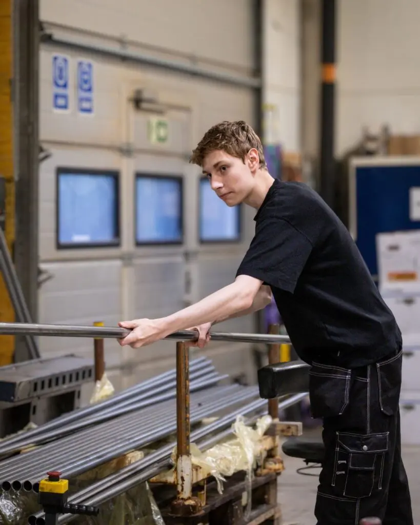 Videregående skole elev i praksis på yrkesforberende fag